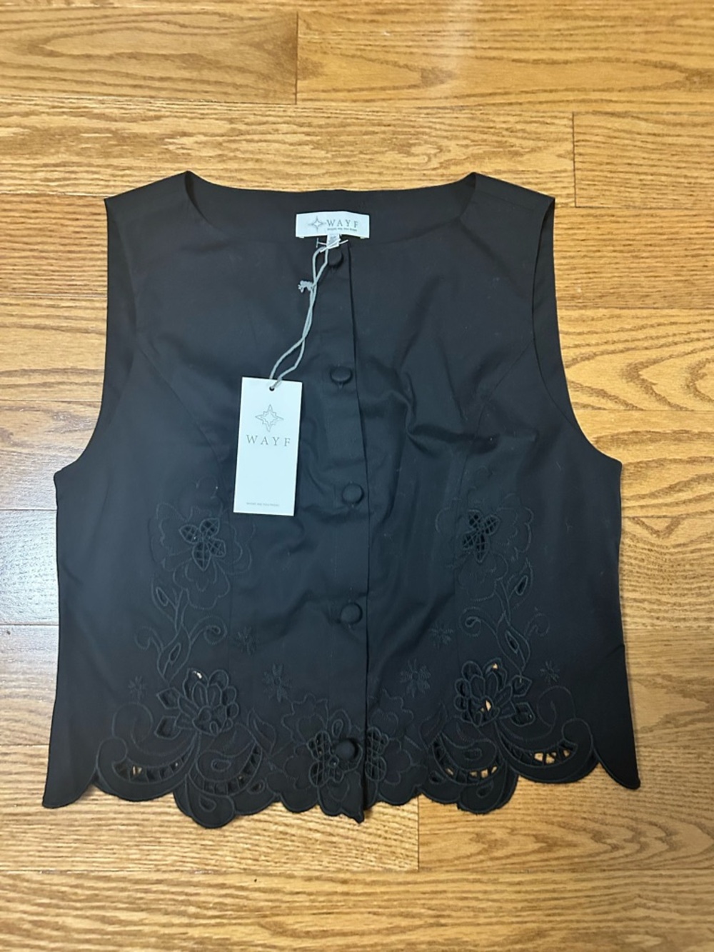 WAYF Black Sleeveless Button-Front Scalloped Hem Embroidered Top
